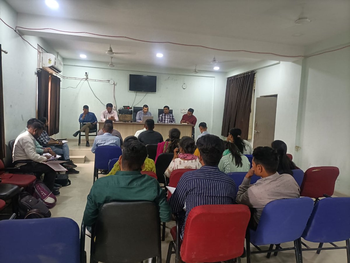 AtmaDahod's tweet image. દાહોદ જિલ્લાના ગામોમાં પ્રાકૃતિક ખેતી વિશે માર્ગદર્શન તેમજ નોડલ અધિકારીશ્રી, ઝાલોદ અને સંજેલી દ્વારા ગ્રામ્ય લેવલે પ્રાકૃતિક કૃષિ કામગીરી કરતા કર્મચારી/અધિકારીશ્રીઓ ના રીવ્યુ તેમજ ગાય યોજના લાભાર્થી મુલાકાત અને પ્રાકૃતિક કૃષિ કરતા ખેડૂતના માટીના નમૂના એકત્રીકરણ કામગીરી.