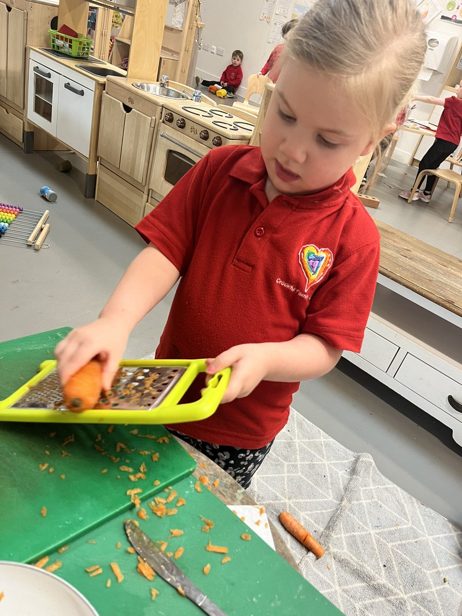 nurserycrookfur's tweet photo. Lots of chopping and grating in the home corner this morning 🥕🥔 #developinglifeskills https://t.co/xKq3frsflm