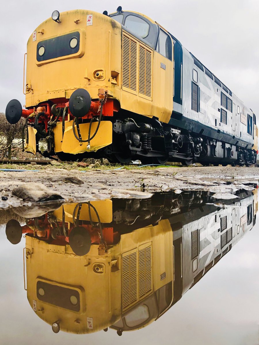 Terrific <a href="/peakrail1/">Peak Rail</a> ‘Tractor’ 37310 reflection, Rowsley, Derbyshire.
Credit: Joanne Emerson <a href="/remenos/">Joanne Emerson</a>

#RailwayReflection #Reflection #PeakRail #Rowsley #Derbyshire #Class37 #Tractor
#FemaleRailwayPhotographer