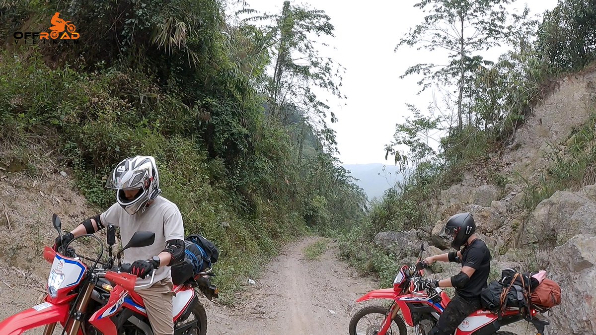 vietnambikers1's tweet photo. Life is full of difficult decisions to make. Off-road riding is one such decision to try. 😂️
💻 https://t.co/jgJ2tszVK2
#offroadriding #offroadoptions #challengingride #vietnam #xuhuong2023 #trending2023 #motorbike #tour #rental #honda #XR250 #XR150 #CRF150L #CRF250L #CRF300L https://t.co/JnPszEvAKj