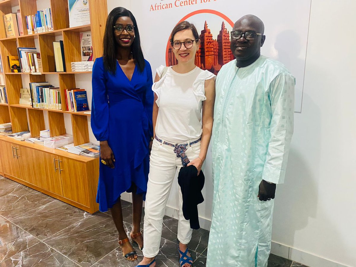 Timbuktuacps's tweet photo. Le Directeur régional @Timbuktuacps @bakary_sambe très heureux d'avoir reçu ce matin Mme @SofiBoule Attachée culturelle &amp; directrice adjte @IF_SouthAfrica. Échanges enrichissants sur la Fondation de l'innovation pour la #démocratie et perspectives de partenariats
@FrenchEmbassyZA https://t.co/gWcb108sVR