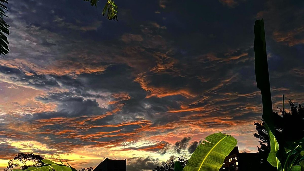 _JotaT's tweet photo. La magnificencia ayer del universo. https://t.co/r9KyOCGDna