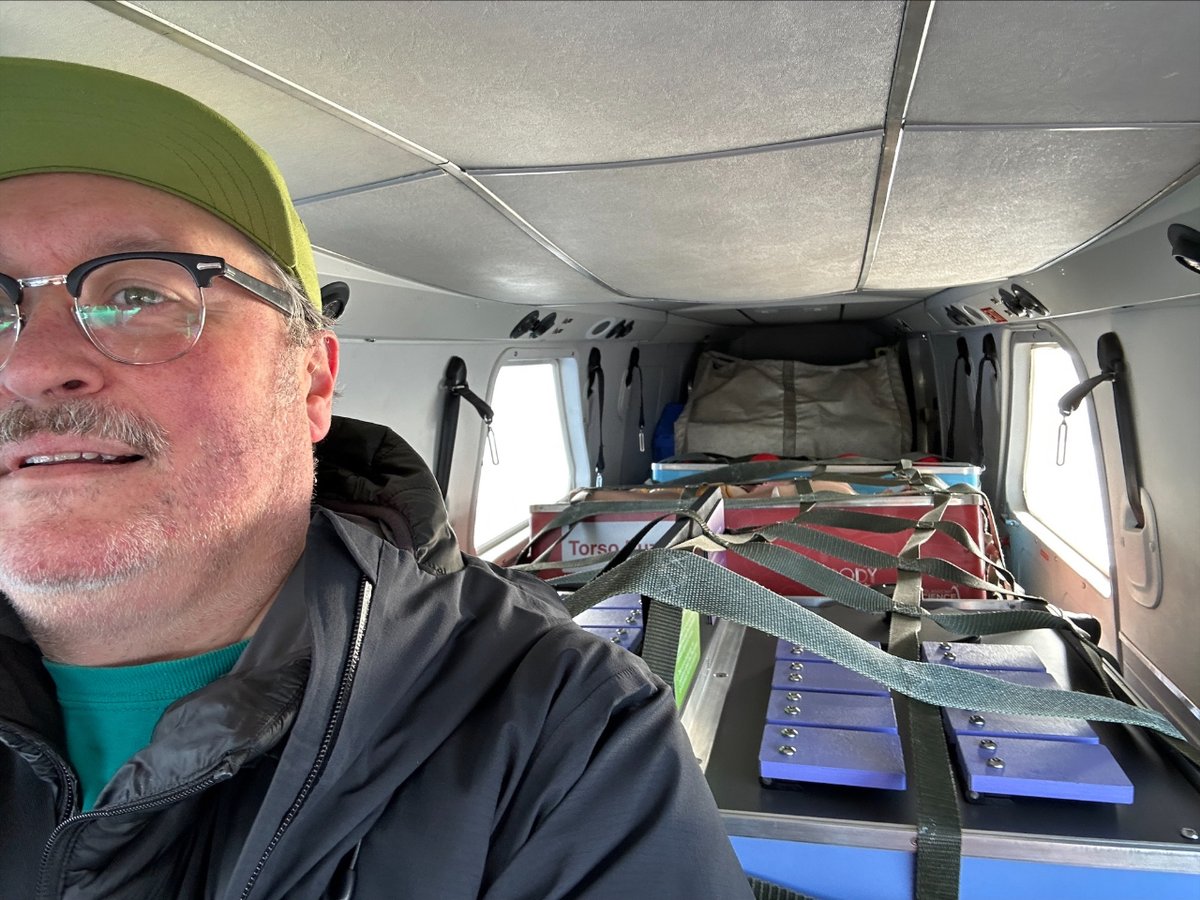 gsc1's tweet photo. #GSCOnTour update!
Despite unexpected changes, Andy completed his challenge of delivering to Foula Primary School!
Thanks to Airtask Group, who flew Andy & his cargo to the island after the boat was cancelled, he arrived safely where the children enjoyed the shows & exhibits. https://t.co/xxET3dskEo