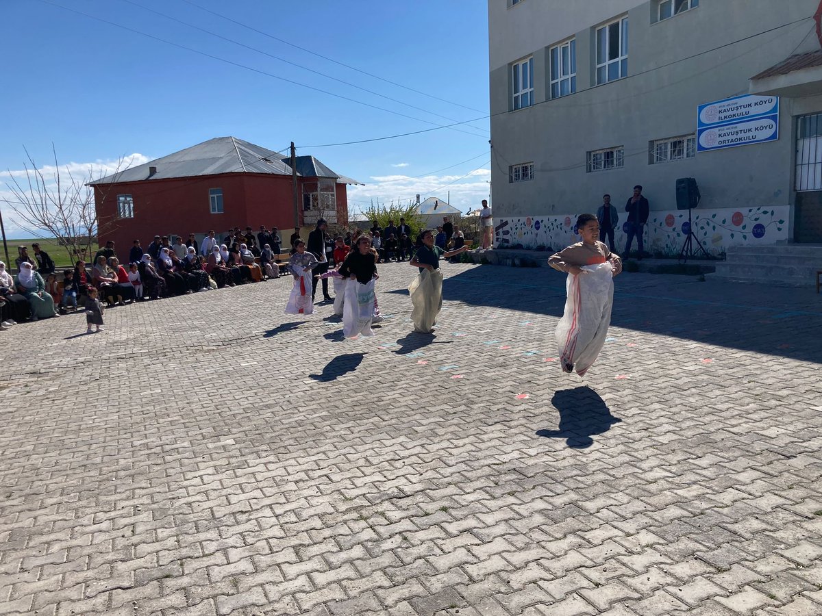 KavustukO's tweet photo. 23 Nisan Ulusal Egemenlik ve Çocuk Bayramı coşkuyla kutlandı. Bayramınız kutlu olsun çocuklar. 🥳🎈
@tcmeb
@Bitlis_Mem
@AdilcevazM
@Korkmazemin49
@YavuzBEKARDE https://t.co/ni7kk5x9CC