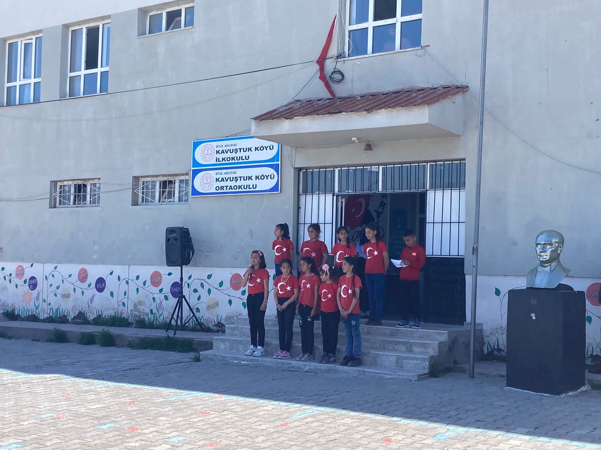 KavustukO's tweet photo. 23 Nisan Ulusal Egemenlik ve Çocuk Bayramı coşkuyla kutlandı. Bayramınız kutlu olsun çocuklar. 🥳🎈
@tcmeb
@Bitlis_Mem
@AdilcevazM
@Korkmazemin49
@YavuzBEKARDE https://t.co/ni7kk5x9CC