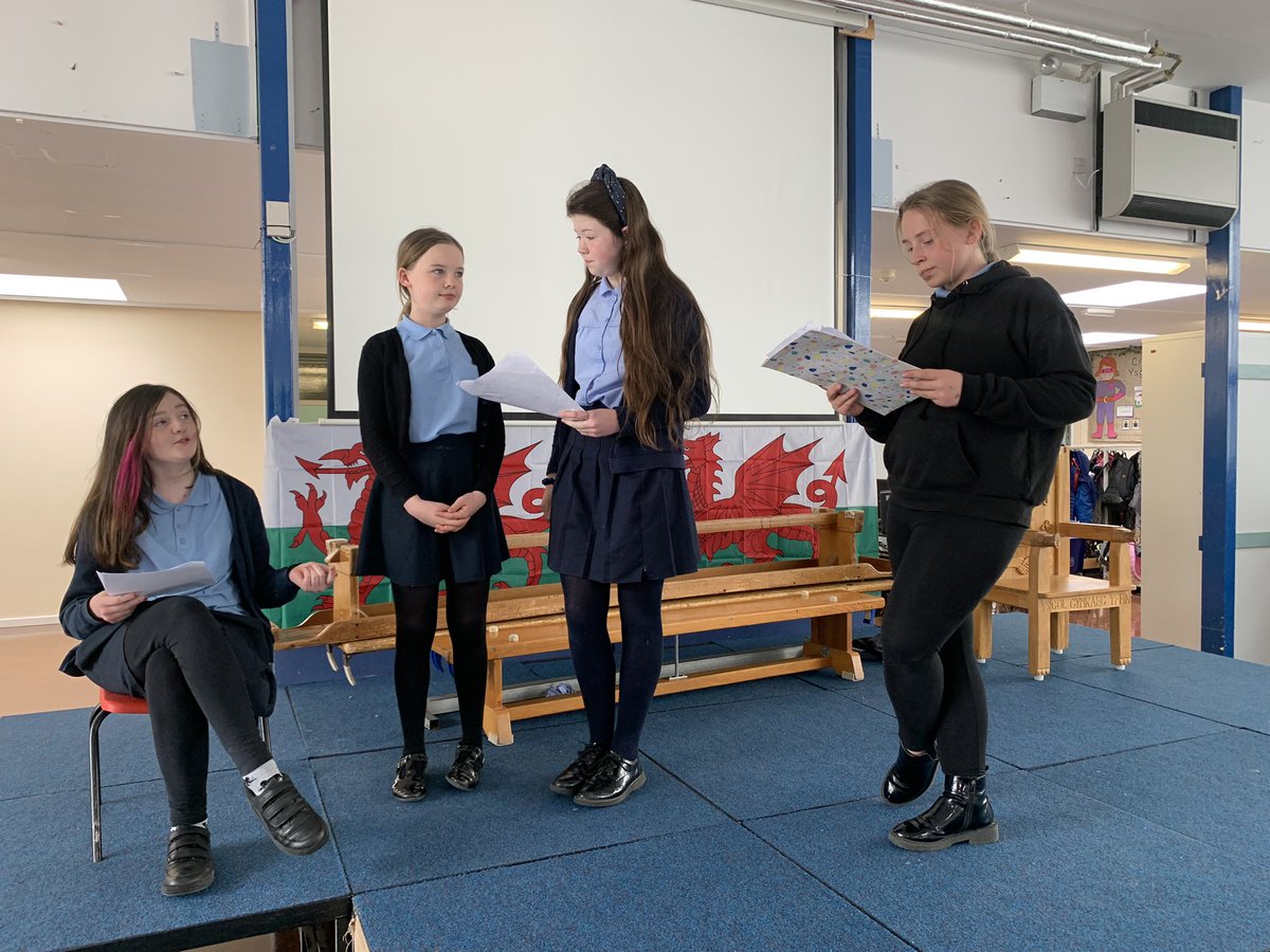 Ysgolyffin's tweet photo. Ymarfer ymarfer ymarfer! #clwbddrama 🎭

@EAS_ExpressArts https://t.co/RGqtjriSyR