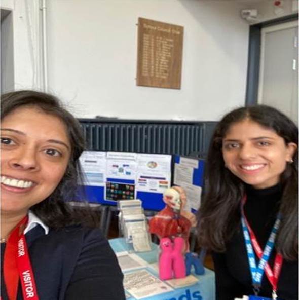 CaS_Genomics's tweet image. Some of our laboratory colleagues @BWC_NHS attended a careers fair today at King Edwards School in Birmingham, showcasing the wide variety of genomics careers both in and out of the lab! 

Thank you Anita and Arti!