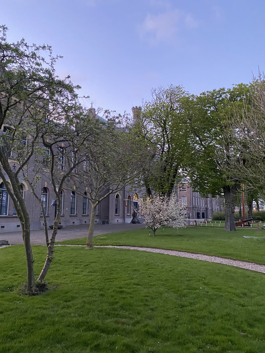 Ray15Kramer's tweet image. Vandaag aanwezig bij de 166e verjaardag van het Koninklijk Instituut voor de Marine namens @FMW_NLDA. Prachtige “Dies Natalis” viering met super lezingen over uitdagingen (op zee), geweldige muziek en een prima lunch. Van harte gefeliciteerd! @Adelborsten @NLDA_DOSCO @kon_marine