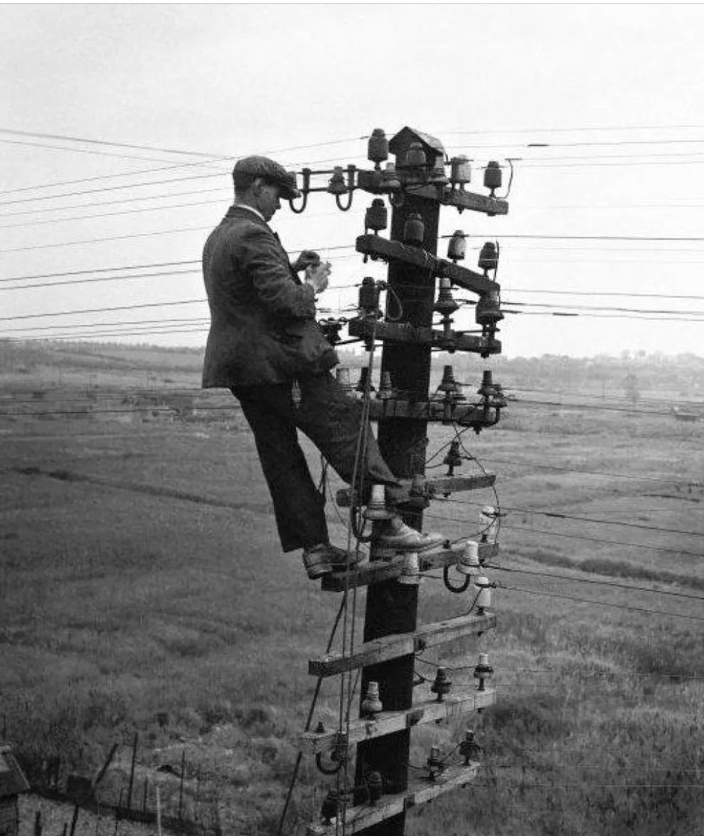 bevins_co's tweet photo. repost: @MerwinGroup Best dressed lineman
#lineman #thinkingback #linelife #linework https://t.co/R77vugFUPS