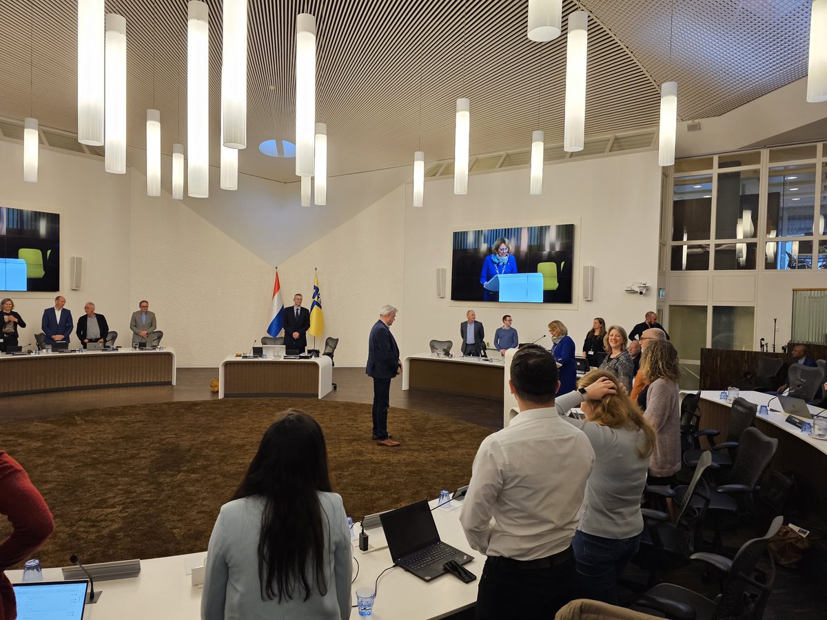 VVDLelystad's tweet photo. Ons raadslid @MartenTilstra keerde gisteren na een periode van ziekte terug in de @raadvanlelystad. @Benhuijskes63, die hem de afgelopen maanden verving, werd beëdigd als #fractieassistent. Ben werd ook opnieuw benoemd als lid van de Commissie van de Rekening. Beiden veel succes! https://t.co/zA8wIVdEo8