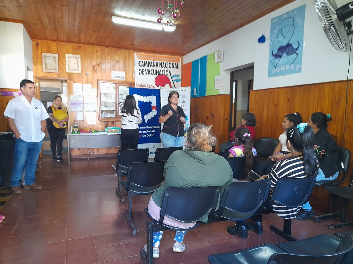 SaludMisiones's tweet photo. El programa de VHI en conjunto al programa de cáncer de colon y alimentación saludable
En el Caps Yacutinga, se brindaron charlas de prevención y testeos, entrega de folletria y preservativos

#hagamosquelasaludsigacreciendo #SiMisiones #GobiernodeMisiones https://t.co/8B3QDz7nn9