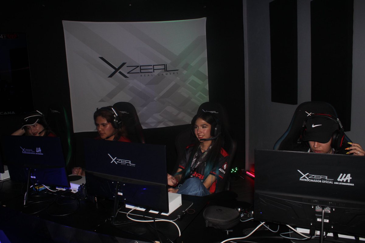 Que bonita experiencia me llevo al jugar en Lan, para ser mi primera vez me encantó como jugué y con las personas que fui! Gracias por hacer esto posible <a href="/DeporteDigitalH/">Deporte Digital 01</a> <a href="/XZEALGAMING/">XZEAL</a>  
@HydraGamingNA ❤️🖤
Nos vemos en agostooo 😮‍💨