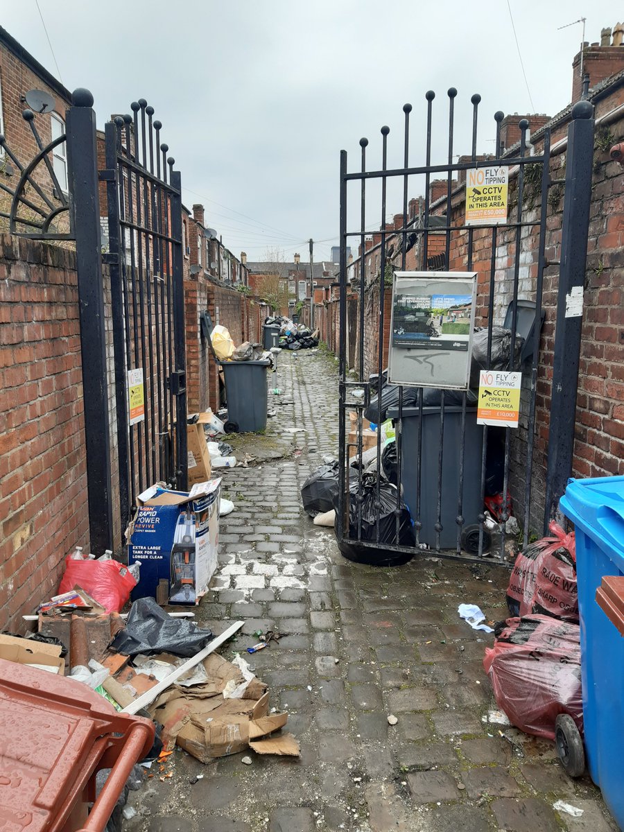 gogreenmcr's tweet photo. GOOD VS BAD On the left is an example of what not to do with your litter. This has been dumped and left in the alleyway with no regard for those living in the community. However, on the right hand side you can see a great example of how you should keep your alleyways clean!🦺🗑️ https://t.co/xqyH4rTOfu