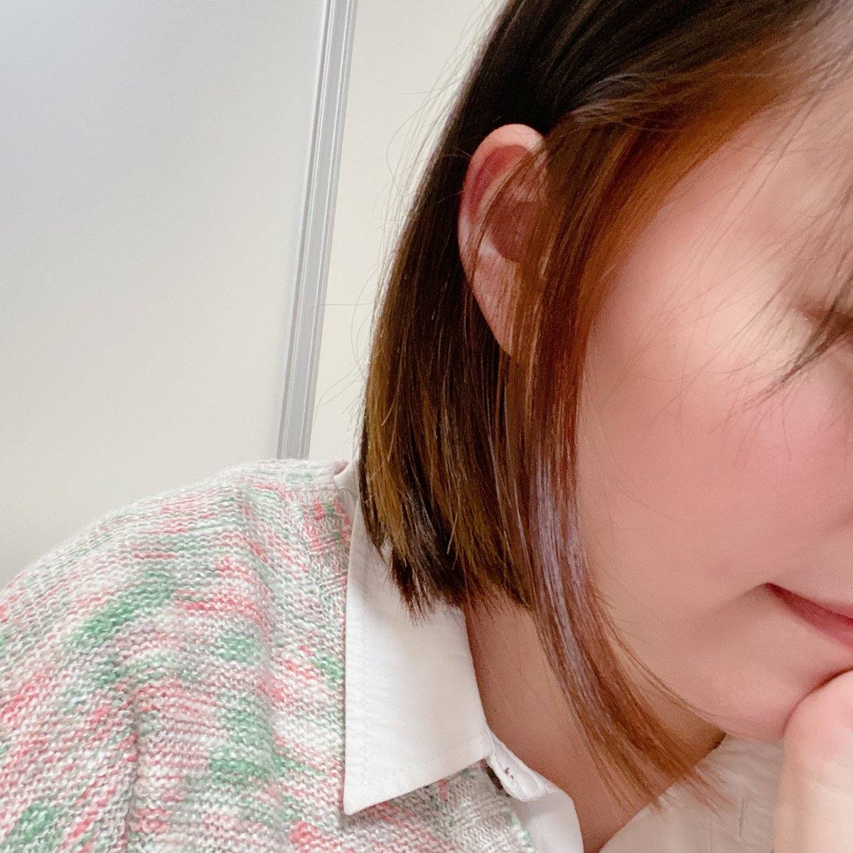 moco2go's tweet photo. 久しぶりに髪切って、人生初インナーカラーした。
意外と馴染んでていい感じ。
ブリーチはしなかった。 https://t.co/BK4vDT6lCu