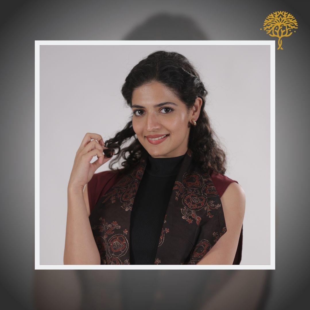 PeepulTreeWorld's tweet photo. Don't miss out on the chance to own this exquisite Maroon Ajrakh Overlay, inspired by the timeless beauty of the Harappan civilization. This overlay is the perfect accessory to complete any outfit. #StyleIt with Kokila Mohini Beri https://t.co/srpLfgBVQU