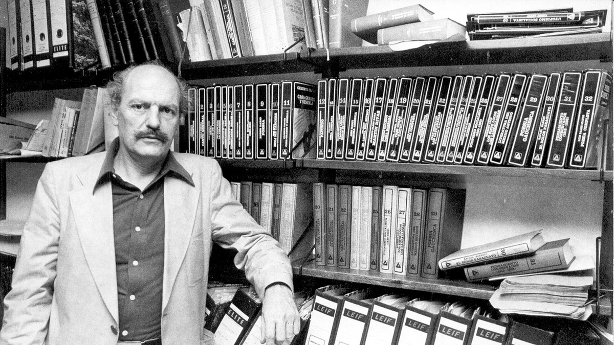 itsallraic's tweet photo. Este viernes, 28 de abril #FabioEspósito dará una charla en el marco de nuestro seminario compartido sobre #ÁngelRama, la #BibliotecaAyacucho y el #canonliterario #latinoamericano. 

Todas infos https://t.co/CQXt1SlQ9V

¡Nos 👀y 🗣️ en el #IAI 📚 /@sbb_news a las 18hs! https://t.co/mJoYeAKjkN