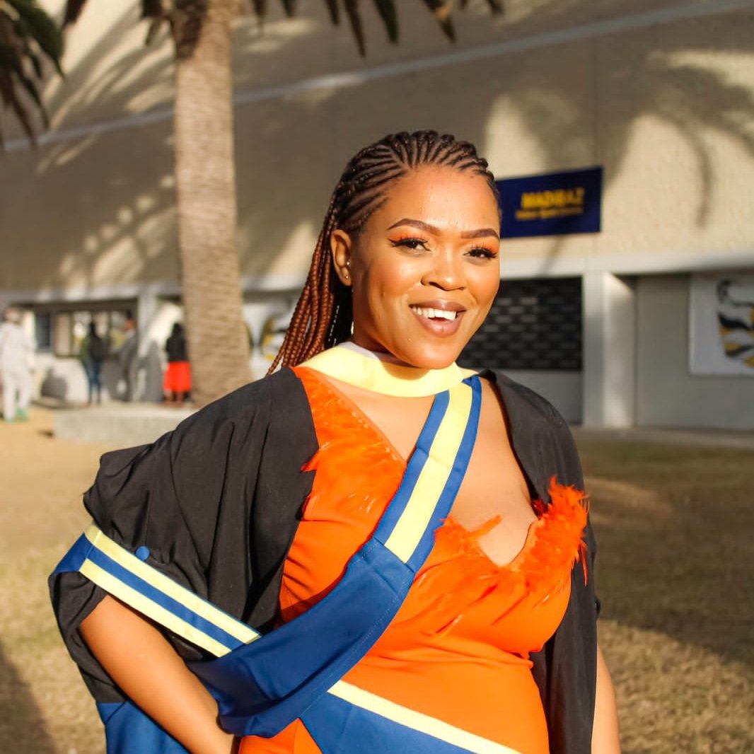 Sethu_Zar's tweet photo. Honoured 🎓.. 20 April 2023 😊♥️🎓🎓 #nmu #nmualumni #graduation2023 @MandelaUni https://t.co/RE9snBssBx