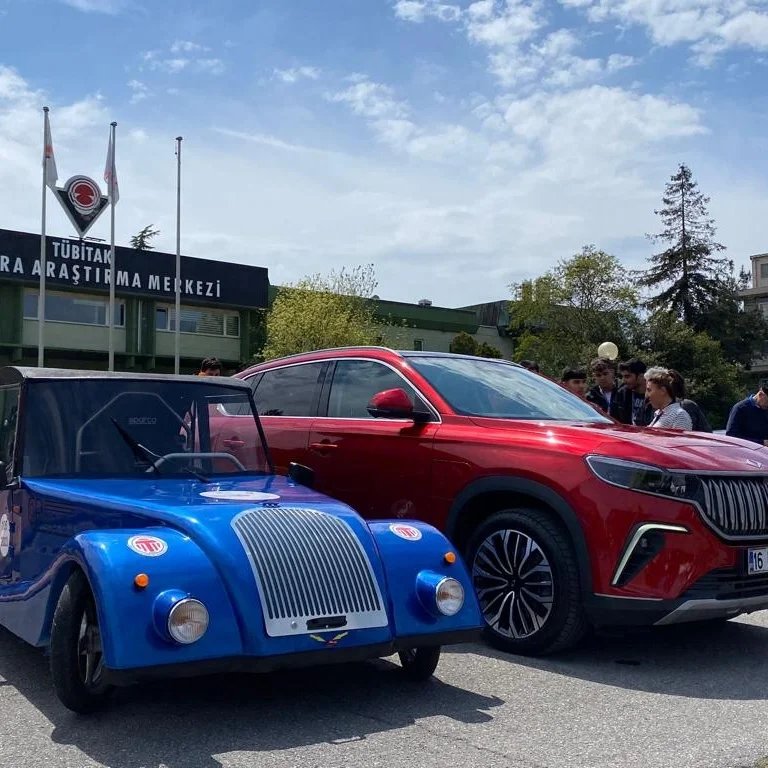 CorumMemARGE's tweet photo. TOGG ve ÇOGG (Çorum Genç Girişimciler Grubu) Gebze TÜBİTAK yerleşkesinde TEKNOFEST 2023 Elektrik Araç Yarışmaları için yan yana...

Üreten ve güçlü bir Türkiye için Meslek Liselerimiz çalışıyor.

 Çorum’un markası “ÇOROBOT” bizleri gururlandırmaya devam ediyor.
@abdullah_kodek https://t.co/TFDwqrwfsd