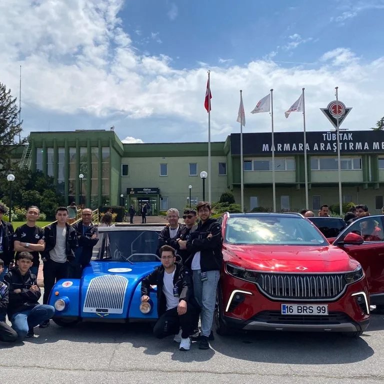 CorumMemARGE's tweet photo. TOGG ve ÇOGG (Çorum Genç Girişimciler Grubu) Gebze TÜBİTAK yerleşkesinde TEKNOFEST 2023 Elektrik Araç Yarışmaları için yan yana...

Üreten ve güçlü bir Türkiye için Meslek Liselerimiz çalışıyor.

 Çorum’un markası “ÇOROBOT” bizleri gururlandırmaya devam ediyor.
@abdullah_kodek https://t.co/TFDwqrwfsd