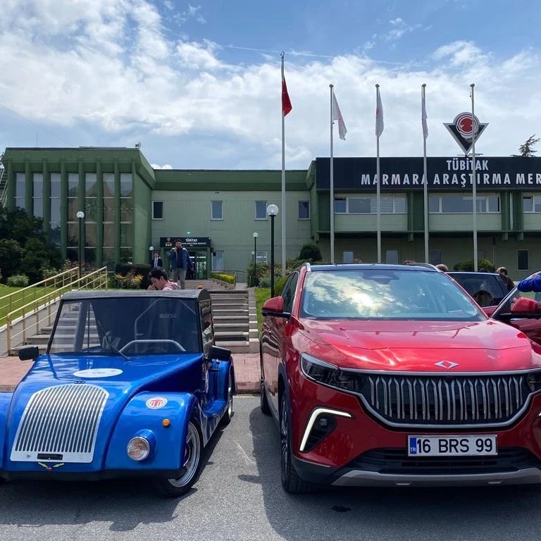 CorumMemARGE's tweet photo. TOGG ve ÇOGG (Çorum Genç Girişimciler Grubu) Gebze TÜBİTAK yerleşkesinde TEKNOFEST 2023 Elektrik Araç Yarışmaları için yan yana...

Üreten ve güçlü bir Türkiye için Meslek Liselerimiz çalışıyor.

 Çorum’un markası “ÇOROBOT” bizleri gururlandırmaya devam ediyor.
@abdullah_kodek https://t.co/TFDwqrwfsd