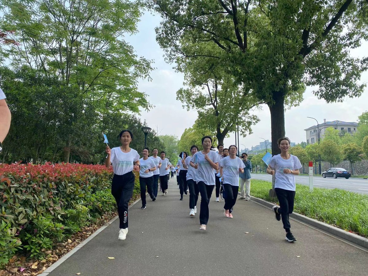 InsightNinghai's tweet photo. Have you been to Ningbo's Fenghua and Ninghai? They are part of the 7th leg of a relay race across Ningbo celebrating the Asian Games. Today's route takes runners past the beautiful Renhu Park and alongside a dragon dance parade!
 #AsianGamesUpClose #HelloNingbo with us! https://t.co/pCRum8A7XL