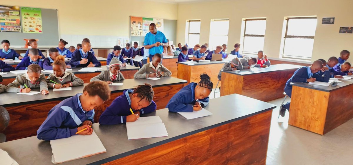 Exposcience's tweet photo. Eskom Expo for Young Scientists learner workshop in Port Elizabeth!! In attendance: Learners from Noninzi Luzipho Primary School and James Ntungwana Primary School
A big thank you to Ms Fundiswa Smith and Noninzi Luzipho for hosting us.
#Exposcience #DiscoverEskomExpo #stem #stemeducation #stemactivities #stemforkids #stemlearning