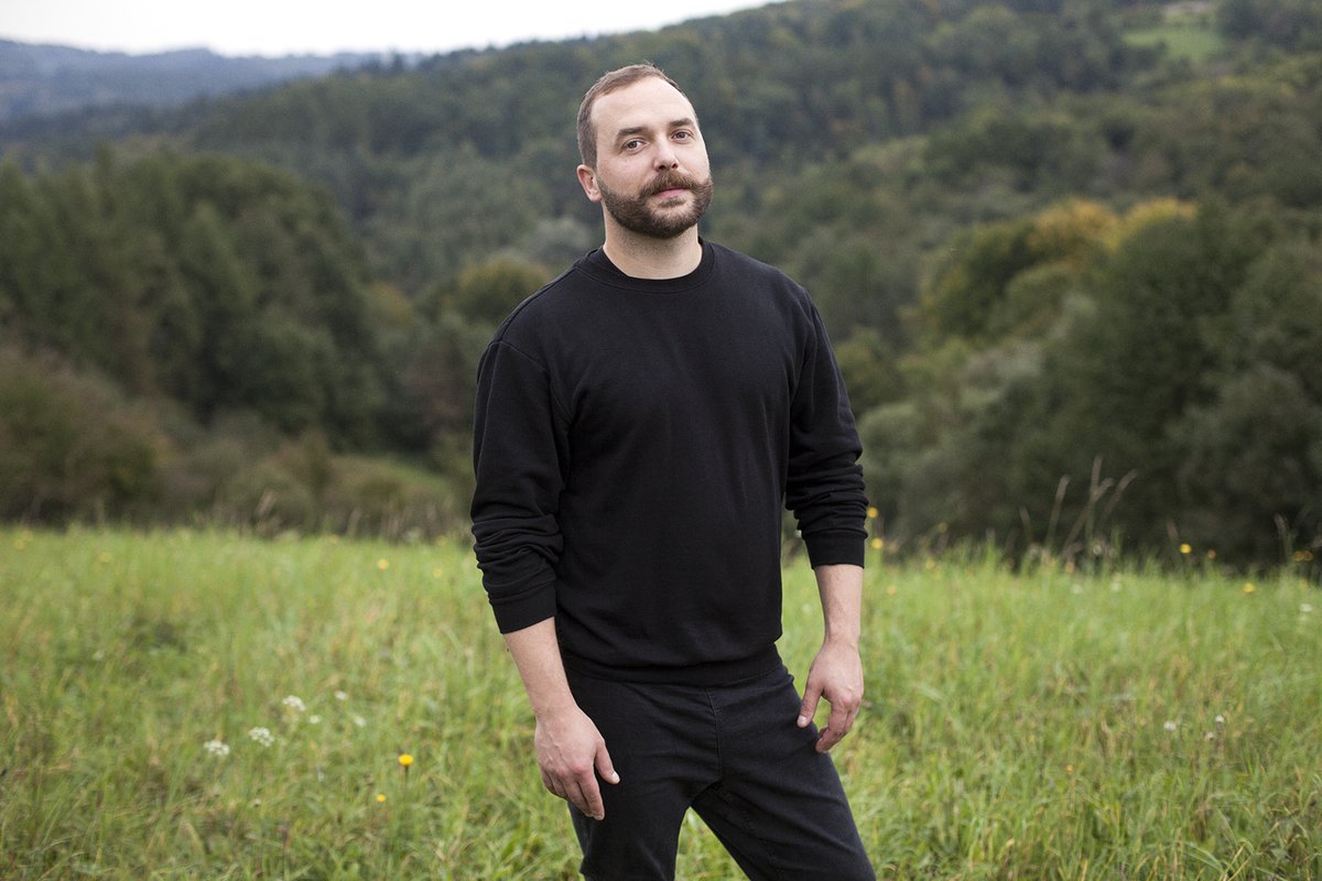 📢Już jutro (27 kwietnia) wyjątkowa okazja na spotkanie z artystą Krzysztofem Maniakiem, którego wystawę „Działania w naturze"
można obejrzeć w Galerii Re do 18 czerwca. 
👉Godz. 16-18, Biblioteka MOCAK-u