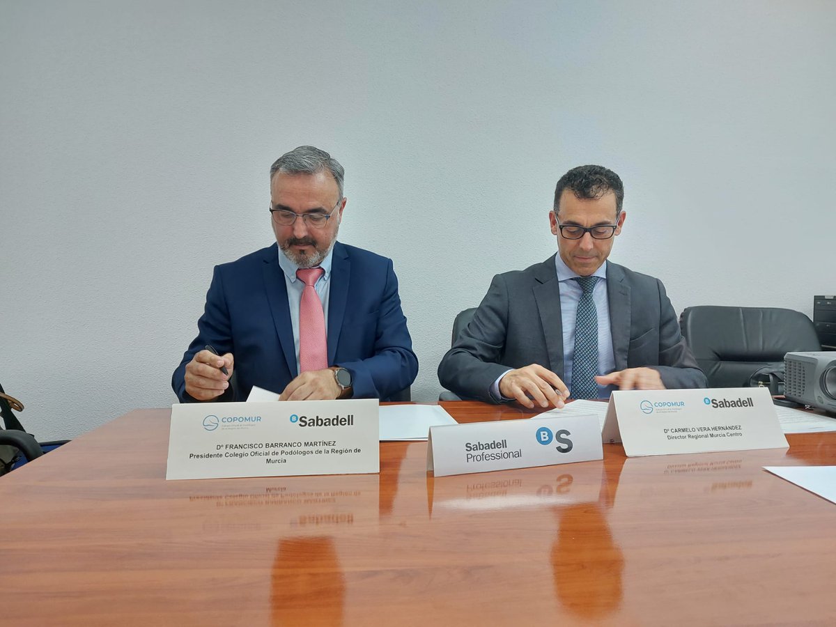 cvera7's tweet photo. Firma convenio colaboración Colegio de #Podólogos #Murcia @Copo_mur de la mano de su Presidente D. Francisco Barranco

@BancoSabadell desde su unidad de negocio especializada #SabadellProfessional, pone a disposición de sus colegiados, empleados y familia una oferta diferencial https://t.co/4eVkuPTSLs