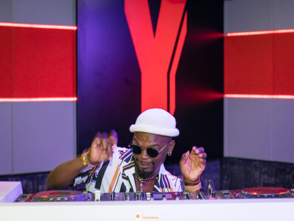 SirMjovisto's tweet photo. I'd like to take this opportunity to thank @JustMo_DJ, @DjZanD & the @Yfm team for giving me this messive opportunity to showcase my music journey on #YTKO❤🙏 & everyone who have been showing some love from #InTheRing to #YTKO. It was a Journey indeed and it was one of the best Journey of my career. 

"Music is not a genre but it's all about the feeling" and the whole month of April it was all about that🔥🔥  

Thank you
Sir MJovisto (The Visto Vibe)
