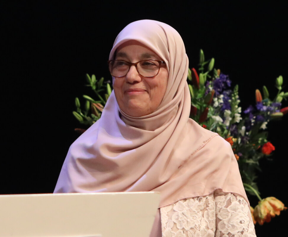 Met grote trots delen wij mee dat Marzouka Morabit-Boulaghbage, een van de oprichtsters van Stichting Al Amal, vandaag benoemd is tot Ridder in de Orde van Oranje-Nassau door Zijne Majesteit Koning Willem-Alexander🎖️. al-amal.nl/blog/marzouka-… #alamal #Utrecht