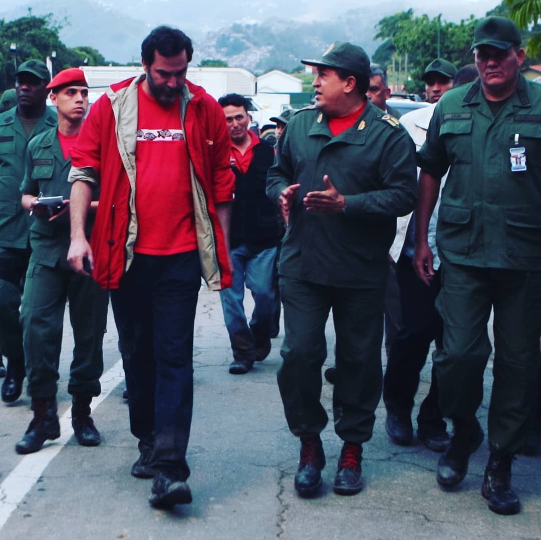 mauricioeRG28's tweet photo. Hace unos días me mandaron esta foto con el Comandante Chávez. Me emocioné recordando ese periodo en el q trabajé directamente con él. Para mí es un orgullo y un honor haber trabajado con Chávez y haber vivido y conocido su sensibilidad humana y revolucionaria. Mucho aprendizaje https://t.co/loUx5P1ySB