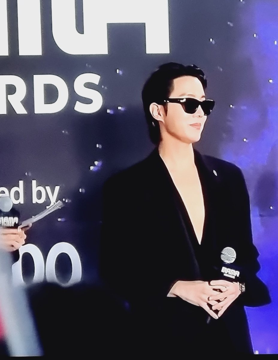 이 노출?을 처음 봤을 때의 충격이란ㅋㅋㅋ  정구기 단추가출 다음 놀람
#제이홉_이젠우릴믿을차례
#언제나여기서_희망을_기다릴게
#UntilWeMeetAgainOurHOPE