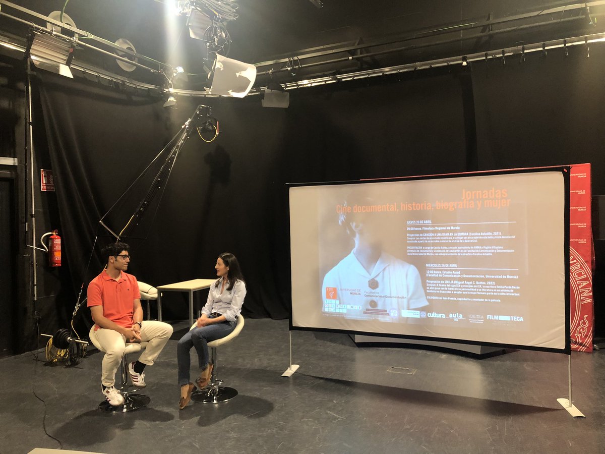 leonardagj's tweet photo. Emocionada con la proyección de #emilia en @fcdmurcia, pedazo de documental sobre #emiliapardobazan producido por @TwinFreakStudio 👏🏻. Magnífico coloquio posterior con el productor de la peli @JAPoveda y la profesora de hist. del periodismo @veronicadeharo. Seguimos #comunicafest https://t.co/LAKULpsIEz