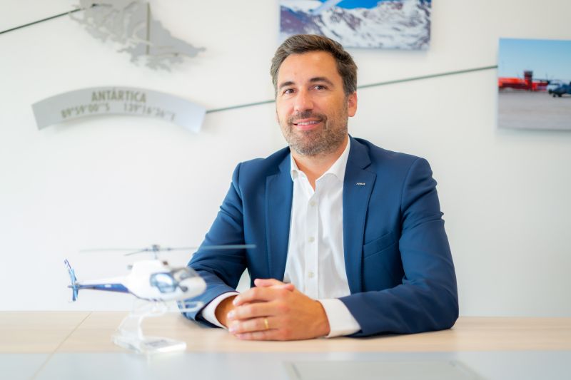 pilotosASPCH's tweet photo. La Asociación de Pilotos de Chile #ASPCH 🇨🇱✈️🚁 felicita a Pierre-Marie Gout y le desea el mayor de los éxitos en su gestión como nuevo Director General de #AirbusHelicopters Chile y Cono Sur 🙌 https://t.co/kgMr2uPUpw