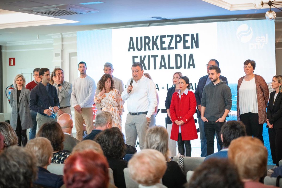 OierZA's tweet photo. Esperientzi ta ideia barriak batzen dabezan taldea gara. Jende gaztea, prestatua eta ilusioz betea, #Lekitto’k dituen etorkizuneko erronka barriari aurre egiteko arlo pribatuan zein kudeaketa publikoan esperientzia zabala daukagun lekittarrak. #Prest gagoz! #LKTTO #ZeugazMartxan! https://t.co/2yAYlyFtaC