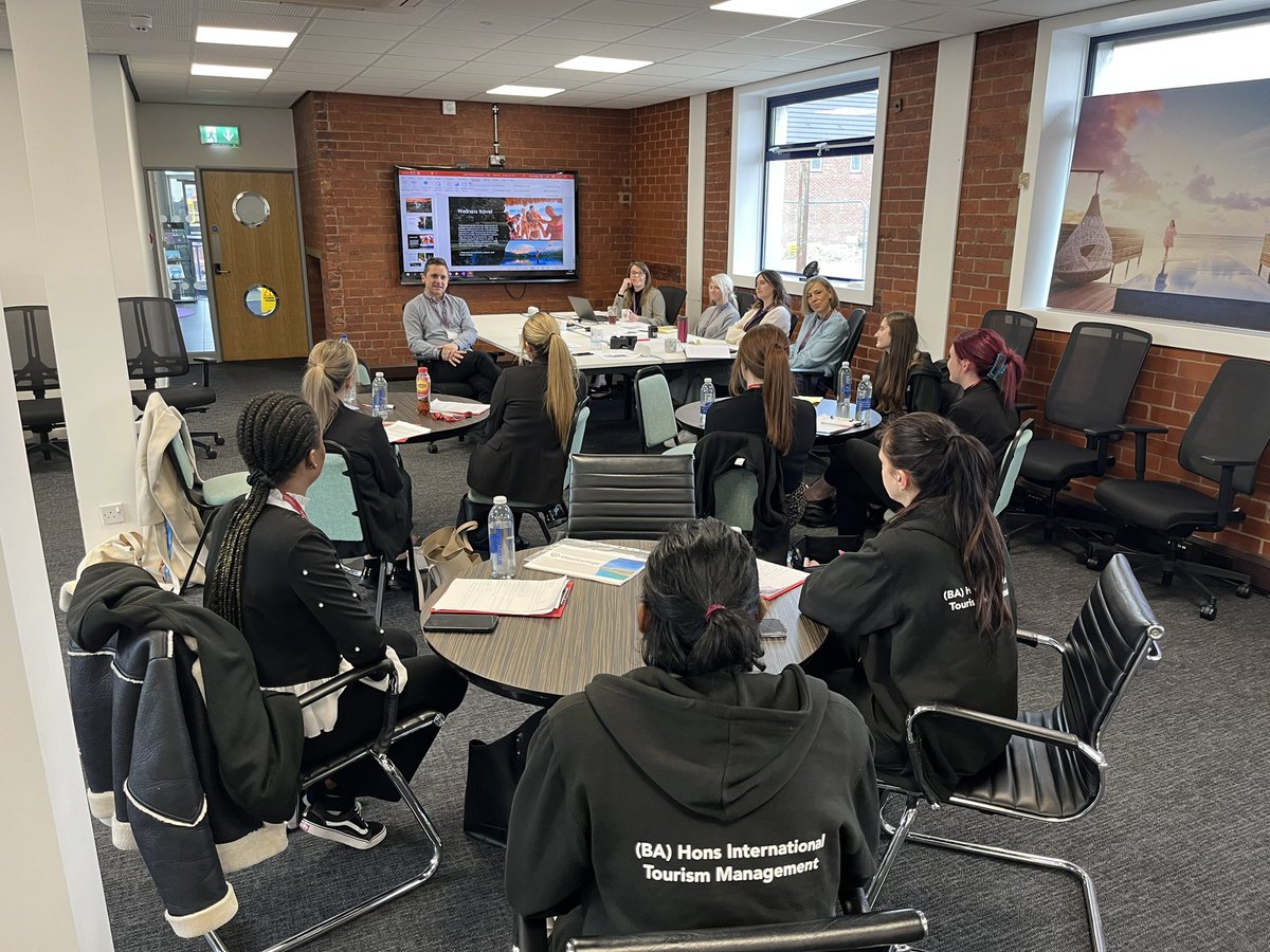 Some of our Tourism Management students @THE_UCLan presenting back on key business strategies <a href="/destinology/">Destinology Luxury Holidays</a> today - and wow what an audience they had <a href="/RyanJohnston___/">Ryan Johnston</a> #MD and other key leaders #professionalskills 👏🏼🥇