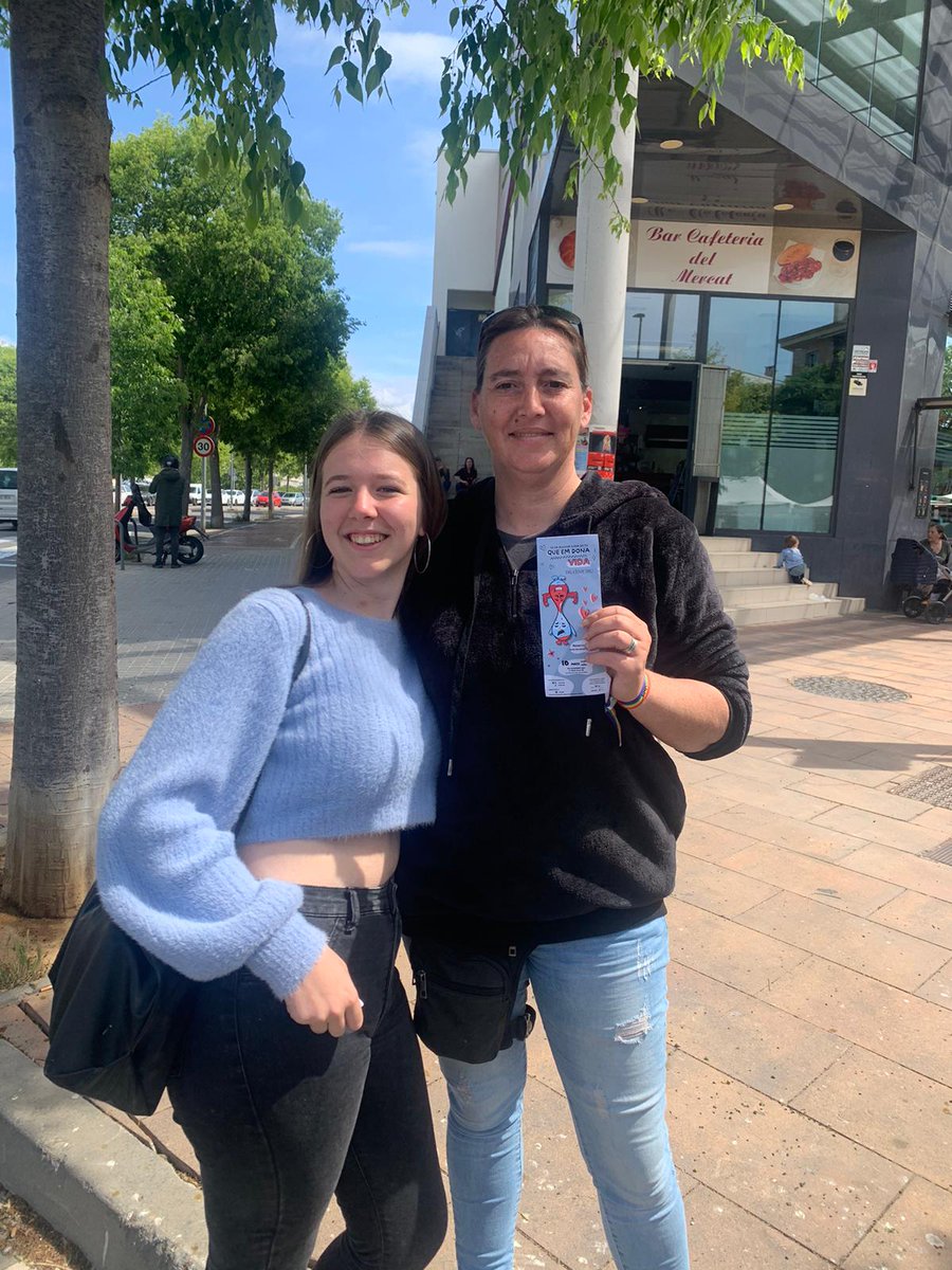 Amb alumnes INS ALEXANDRE GALI campanya donació de sang.
Hi ha alguna cosa de tu QUE EL DONA VIDA
Vine a donar sang!
10 de maig de 16:00 a 20:00 INS ALEXANDRE GALI
C/ Miquel Servet 96
Les Roquetes del Garraf