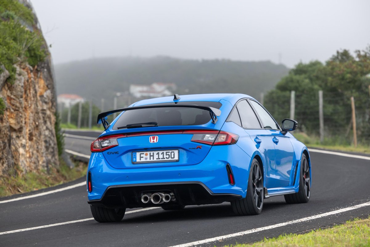 _ArriveAlive's tweet photo. All-New Honda Civic Type R represents the pinnacle of Honda performance  https://t.co/7fBtruQXNH

#ArriveAlive #HondaCivicTypeR #HondaPerformance @HondaSA @Honda https://t.co/ztqtOpYdGq