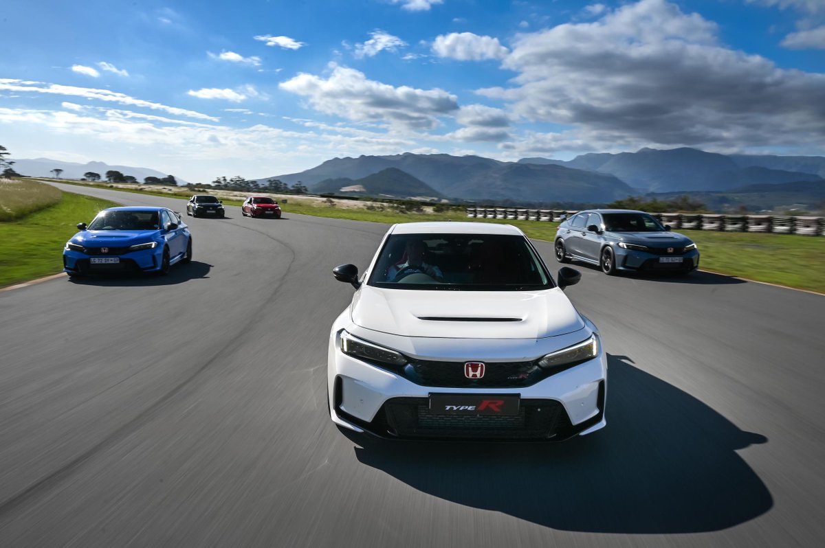 _ArriveAlive's tweet photo. All-New Honda Civic Type R represents the pinnacle of Honda performance  https://t.co/7fBtruQXNH

#ArriveAlive #HondaCivicTypeR #HondaPerformance @HondaSA @Honda https://t.co/ztqtOpYdGq