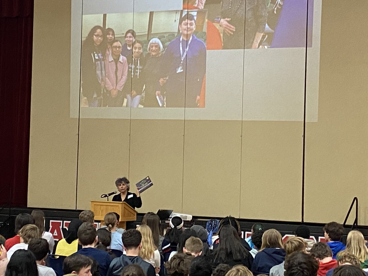 My annual visit to Orland Park schools -- @JerlingJayhawks @Orland Park Junior High School @CenturyWildcats 
A very special day! Thanks @AhamernickCJH @kimdevriesteach and others.
#HolocaustEducation #unaccompaniedminors #immigration #middleschool #middleschoolteacher #librarians