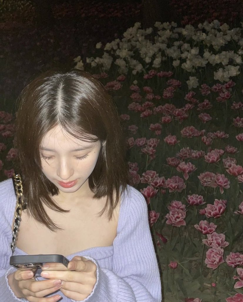 Heerdkie's tweet photo. got a chance to spent some time with friends and took some cute selfies with flowerdeul 📸🌸🌷🌹🌻 https://t.co/P2g8WZH5MI