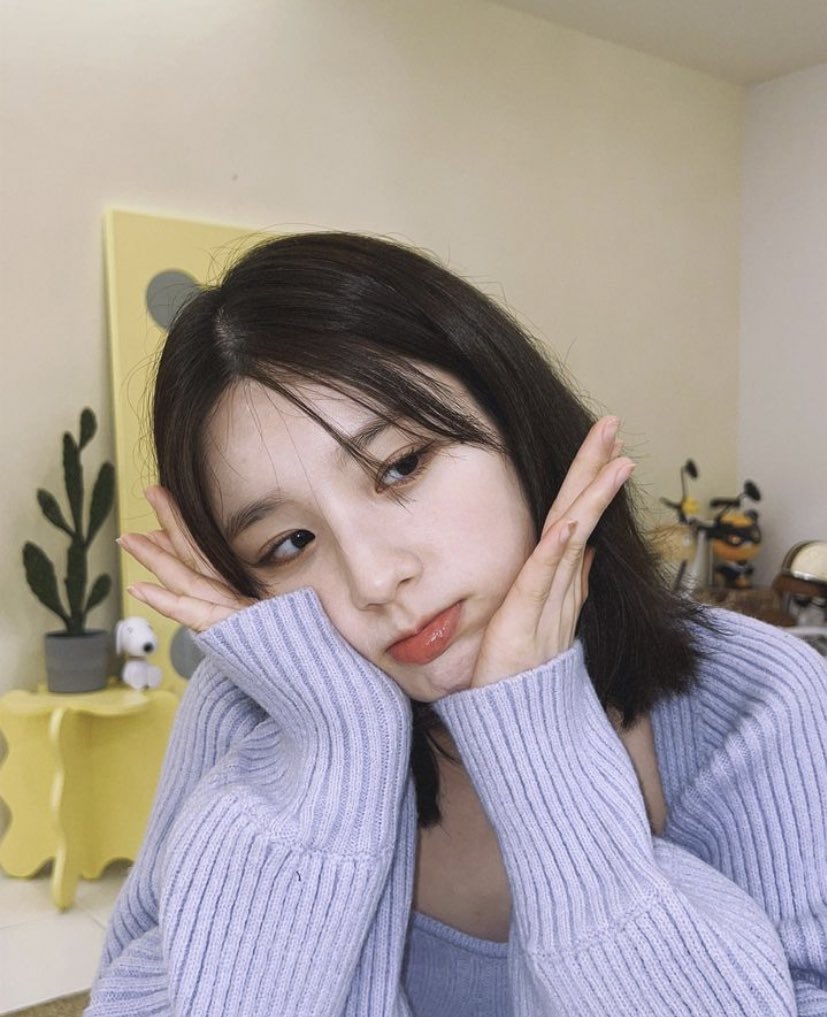 Heerdkie's tweet photo. got a chance to spent some time with friends and took some cute selfies with flowerdeul 📸🌸🌷🌹🌻 https://t.co/P2g8WZH5MI