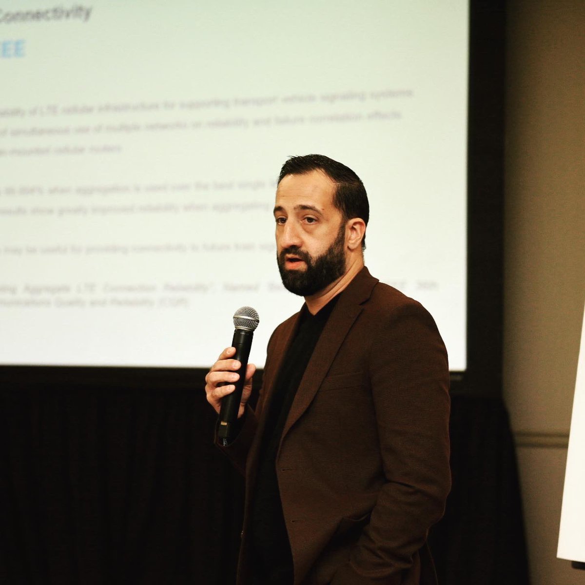 icomera's tweet photo. Gabriel Lopez-Bernal presenting to @APTA_info on connectivity, because a #connectedjourney is the only journey…📱🎧💻
#aptamobility23 https://t.co/gVl2ZIuVxf