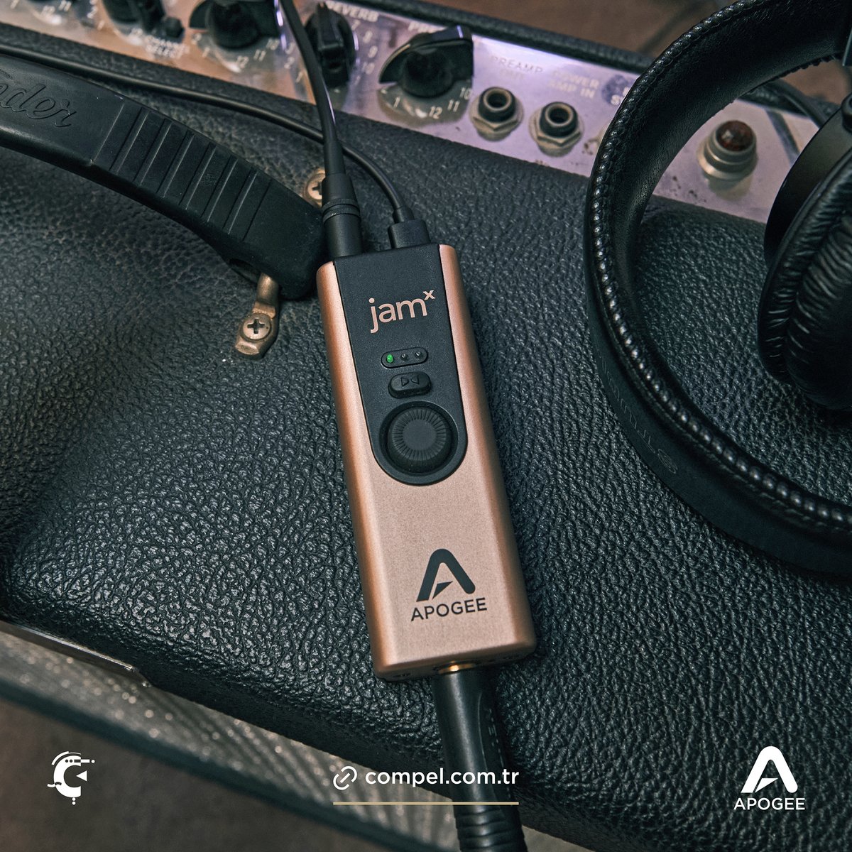 Dahili analog kompresör devresi sayesinde tonunuzu bambaşka bir seviyeye taşıyan, profesyonel gitar girişli ses kartı @apogeedigital Jam X çok yakında stoklarımızda! 🎸 Detaylı bilgi için 👉🏻 compel.com.tr/ses-kartlari/1… #Compel #Apogee