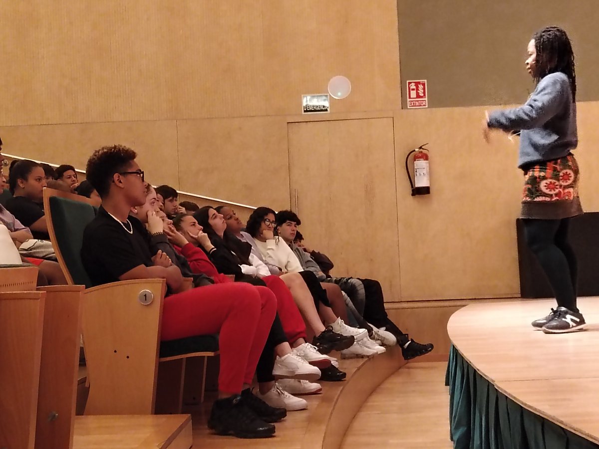EscolaRamonPont's tweet photo. "Parlem de #DDHH perquè encara hi ha exclusió" Melibea Obono #ciutatsddhh https://t.co/ZDKXsOhZl9