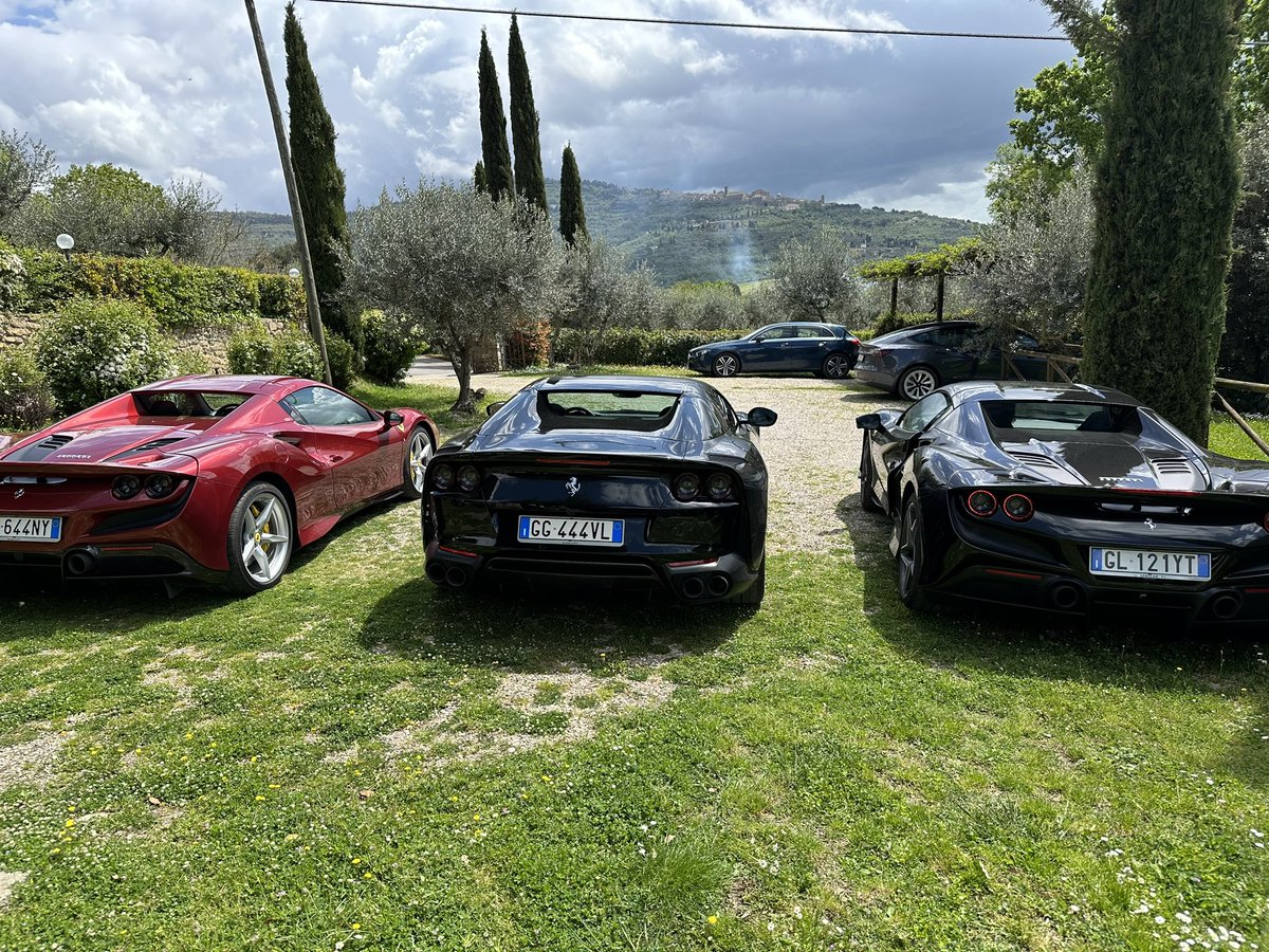 aspen_ozone's tweet photo. Ferrari! https://t.co/J4PBg5g5D8