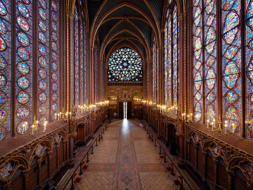 leCMN's tweet photo. #CeJourLà La #SainteChapelle de @Paris est officiellement consacrée le 26 avril 1248. ⛪️
Elle a été réalisée en moins de 7 ans (un temps record !), à la demande de Louis IX, pour abriter les prestigieuses reliques de la Passion du Christ.
https://t.co/0IOGXehcgt https://t.co/hqUrdQ9HN8
