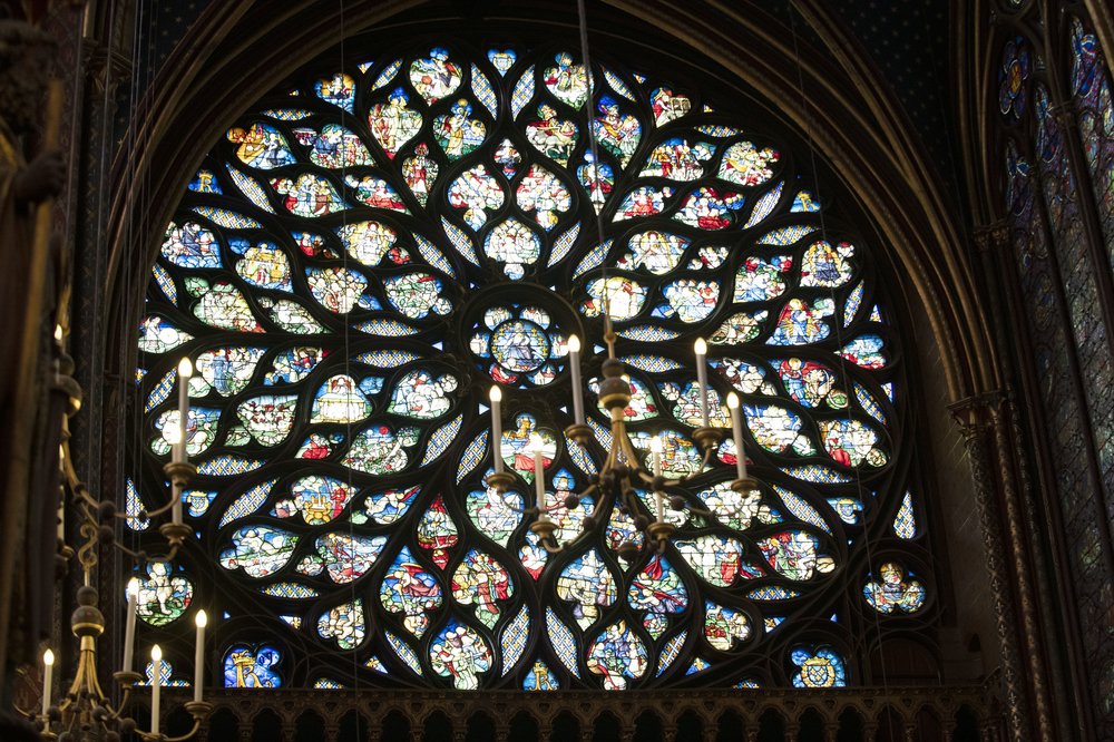 leCMN's tweet photo. #CeJourLà La #SainteChapelle de @Paris est officiellement consacrée le 26 avril 1248. ⛪️
Elle a été réalisée en moins de 7 ans (un temps record !), à la demande de Louis IX, pour abriter les prestigieuses reliques de la Passion du Christ.
https://t.co/0IOGXehcgt https://t.co/hqUrdQ9HN8