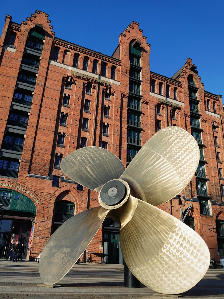 wartsilacorp's tweet image. This iconic ship propeller was gifted to the Maritimes Museum Hamburg by Wärtsilä back in 2012 – symbolising 200 years of the industrial revolution through energy conversion and propulsion. 🏛️
Thanks for the pretty picture @maritimesmuseum
#EngineeringArt #MaritimesMuseum