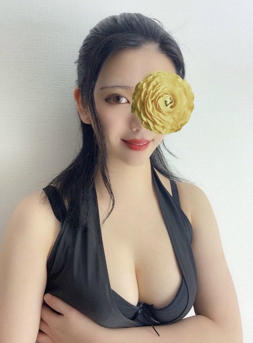 aromaflare9's tweet image. ✨🌺〜4月26日〜🌺✨

当店の鼠蹊部シバキ隊特攻隊長
こと【もあちゃん】出勤致します👯‍♀️

※ふざけたツイートは辞めて下さいと過去に6回は怒られてます。

ーー《本日の出勤》ーー

🌹もあ　　⏰18-翌3
💐さつき　⏰19-翌3

【日替りイチオシガール】

🌹もあ（F）
@moasakuragarden